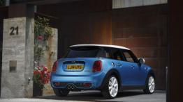 Mini Cooper S 2014 - wersja 5-drzwiowa - widok z tyłu