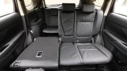 Mitsubishi Outlander III - tylna kanapa złożona, widok z boku