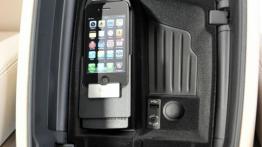 BMW serii 5 ActiveHybrid - tunel środkowy między fotelami