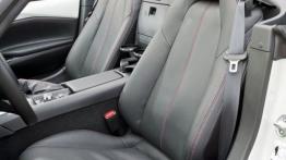 Mazda MX-5 IV White (2015) - fotel kierowcy, widok z przodu