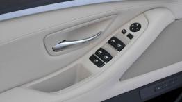 BMW serii 5 ActiveHybrid - sterowanie w drzwiach