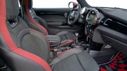 Mini John Cooper Works 2015 - widok ogólny wnętrza z przodu