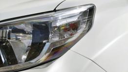 Toyota Land Cruiser 2.8 D-4D (2016) - lewy przedni reflektor - wyłączony