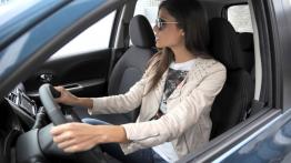 Nissan Micra K13 Facelifting (2013) - widok ogólny wnętrza z przodu