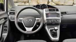 Toyota Verso Facelifting - kokpit