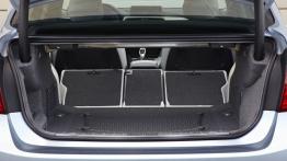 BMW serii 3 ActiveHybrid - tylna kanapa złożona, widok z bagażnika