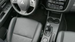 Mitsubishi Outlander III - kokpit