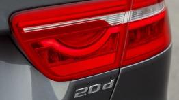 Jaguar XE 2.0d Ammonite Grey (2015) - prawy tylny reflektor - wyłączony