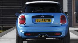 Mini Cooper S 2014 - wersja 5-drzwiowa - widok z tyłu