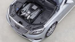 Mercedes S 63 AMG W222 (2014) - maska otwarta - widok z góry