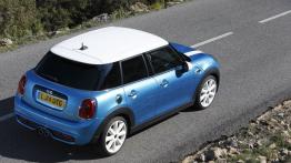Mini Cooper S 2014 - wersja 5-drzwiowa - widok z góry