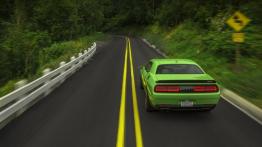 Dodge Challenger SRT Hellcat (2015) - widok z tyłu