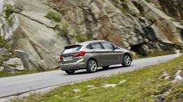 BMW 225i Active Tourer (2014) - widok z tyłu
