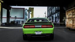 Dodge Challenger SRT Hellcat (2015) - widok z tyłu
