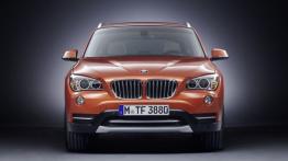 BMW X1 Facelifting - przód - reflektory wyłączone