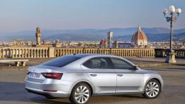 Skoda Superb III (2015) - widok z tyłu