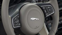 Jaguar XE 2.0d Ammonite Grey (2015) - kierownica