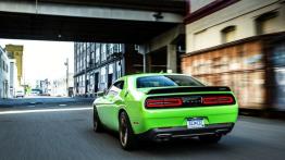 Dodge Challenger SRT Hellcat (2015) - widok z tyłu
