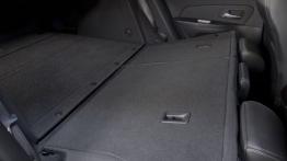 Chevrolet Cruze kombi - tylna kanapa złożona, widok z boku