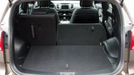 Kia Sportage III Facelifting (2014) - tylna kanapa złożona, widok z bagażnika
