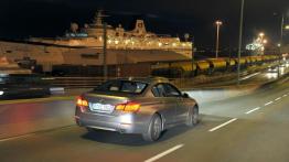 BMW serii 5 ActiveHybrid - tył - reflektory włączone