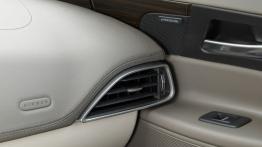 Jaguar XE 2.0d Ammonite Grey (2015) - nawiew