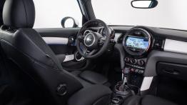 Mini Cooper S 2014 - wersja 5-drzwiowa - kokpit