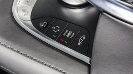 Mercedes klasy S Coupe (2014) - panel sterowania na tunelu środkowym