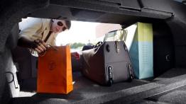 Chevrolet Malibu 2013 - tylna kanapa złożona, widok z boku