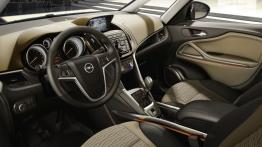 Opel Zafira III - pełny panel przedni