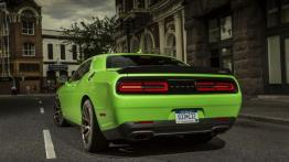 Dodge Challenger SRT Hellcat (2015) - widok z tyłu