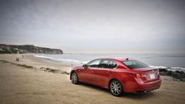 Lexus GS IV 450h F-Sport (2012) - widok z tyłu
