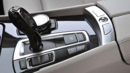 BMW serii 5 Gran Turismo F07 Facelifting (2014) - tunel środkowy między fotelami