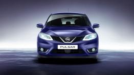 Nissan Pulsar (2014) - przód - reflektory włączone