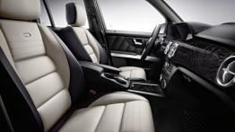 Mercedes GLK Facelifting - widok ogólny wnętrza z przodu