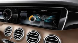Mercedes klasy S Coupe (2014) - ekran systemu multimedialnego