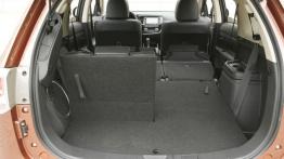 Mitsubishi Outlander III - tylna kanapa złożona, widok z bagażnika
