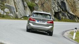 BMW 225i Active Tourer (2014) - widok z tyłu
