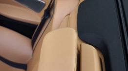 BMW 650i Cabrio F12 Facelifting (2015) - zagłówki na tylnych fotelach