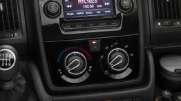 Fiat Ducato III Facelifting Furgon (2014) - panel sterowania wentylacją i nawiewem