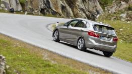 BMW 225i Active Tourer (2014) - widok z tyłu