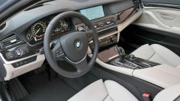 BMW serii 5 ActiveHybrid - widok ogólny wnętrza z przodu