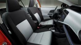 Toyota Prius C - widok ogólny wnętrza z przodu