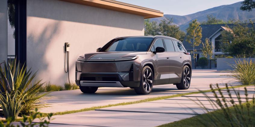 Toyota Highlander przechodzi na prąd i rzuca wyzwanie Kii EV9