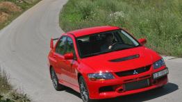 Mitsubishi Lancer EVO IX - widok z przodu