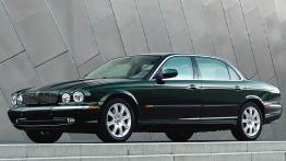 Jaguar XJ L - widok z przodu