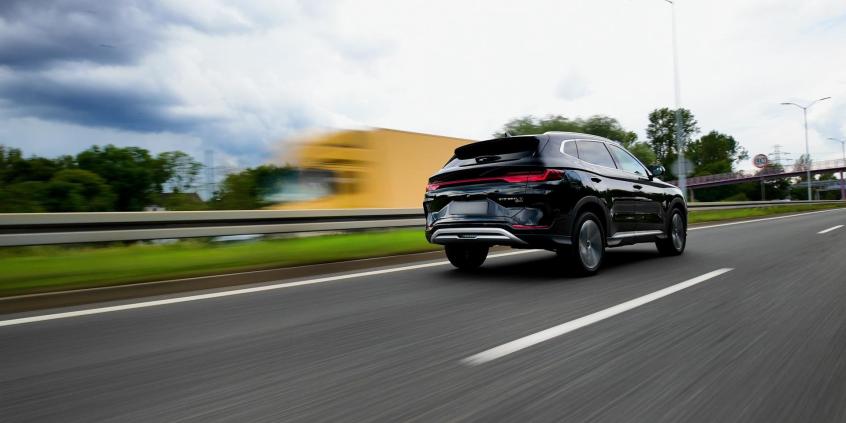 Chińskie PHEV przy drogim dieslu – koszt 100 km: Seal U DM-i, Jaecoo 7 SHS vs RAV4 PHEV
