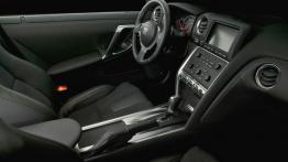 Nissan GT-R - widok ogólny wnętrza z przodu
