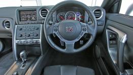 Nissan GT-R - deska rozdzielcza
