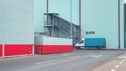 Furgon, plandeka czy izoterma? Jak wybrać nadwozie, które zarobi na siebie w 2026 roku?